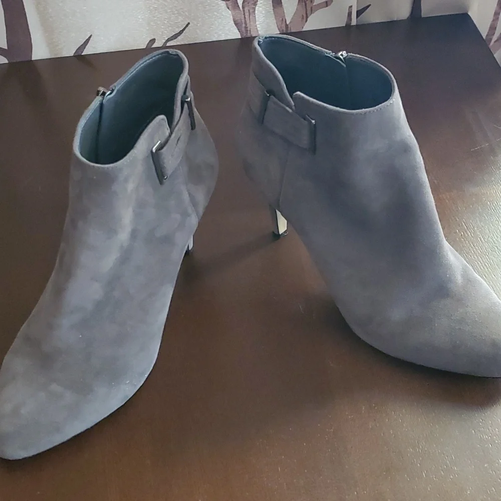 Vince Camuto gray suede booties - Picture 6 of 11